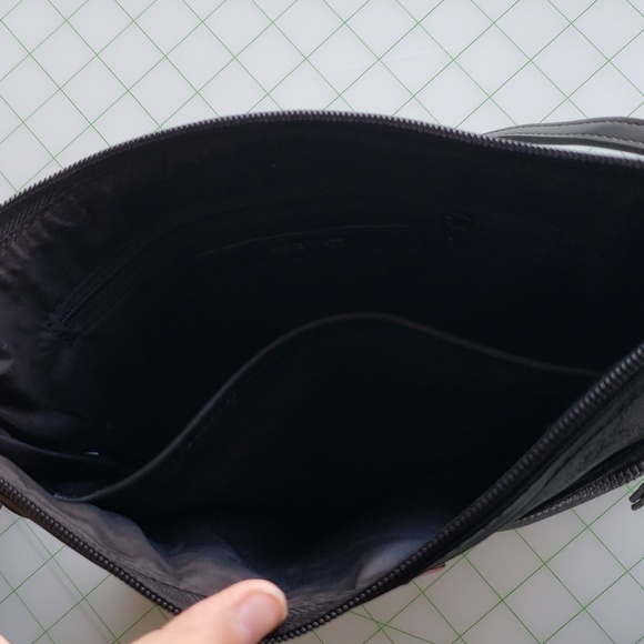 Nine west cross over purse - Picture 2 of 5